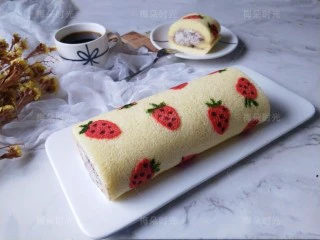 草莓彩绘蛋糕卷,草莓彩绘蛋糕卷就做好了。