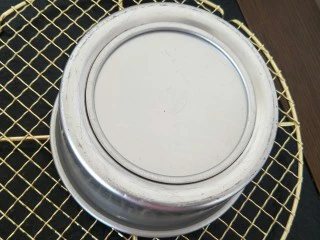 贺寿双层蛋糕(10＋6寸),倒扣凉凉。