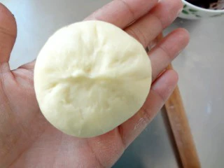  软萌甜紫米面包,像包子那样捏紧收口