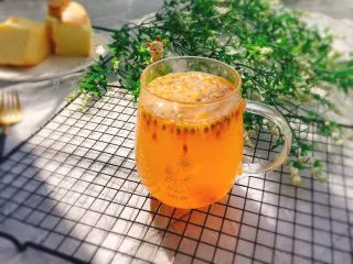 7寸中空戚风蛋糕(新手零失败),泡一杯蜂蜜百香果水