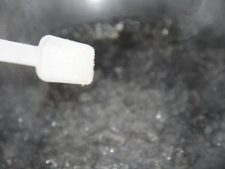 番茄鸡蛋通心粉,加入一点点盐