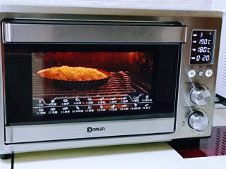 披萨新吃法~奥尔良鸡丁披萨,上管190度,下管180度烤20-25分钟。(具体时间及温度请根据自家烤箱性能另定)