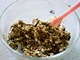 十味 高纤低脂燕麦饼干,拌匀