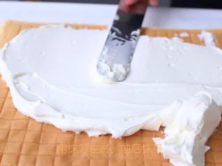 史上最详细的柔软蛋糕卷,用抹刀抹平