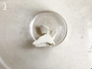 纯享红茶奶油蛋糕,奶油奶酪软化后打至顺滑,然后混合到红茶奶油里