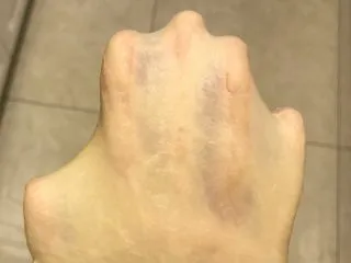 秘制芝心卷边披萨,取出后看看出膜情况，正常出薄膜就可以的，要求完美的亲可配合手揉揉出手套膜。