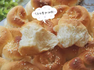 儿时的味道～脆皮蜂蜜小面包,表面香甜，底部焦脆，好好吃！