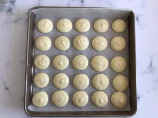 迷你巧克力夹心派,放入提前预热好的烤箱上下火170度烤15分钟