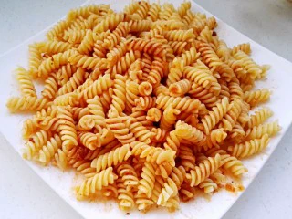 快手螺旋意大利面,拌匀即可开吃(有点淡,又加点肉酱忘拍了)。