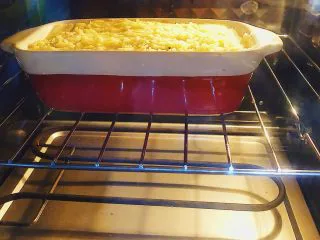 牧羊人派(Shepherd’s pie),烤箱200度,烤30分钟。