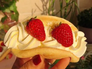 韩国草莓蛋糕,好柔软哦!