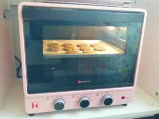 麦片芝麻核桃酥,上下管165度烤20分钟。