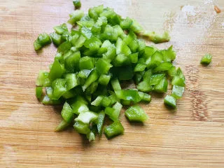 培根火腿披萨,青椒丁