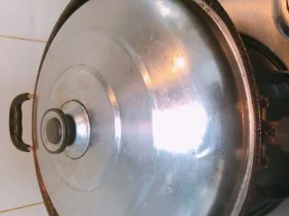 肉肉版罗宋汤,盖上锅盖小火焖15分钟。