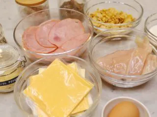 蓝带爆浆鸡排,食材准备