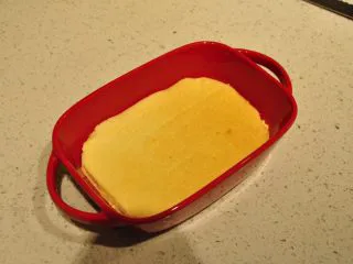 日式豆乳盒子蛋糕,底部放入一片蛋糕