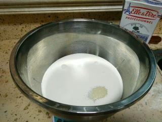 麋鹿奶油蛋糕,夹心淡奶油加入35克糖