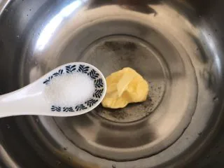 红丝绒脆皮泡芙,再加入3g的白糖1g的盐