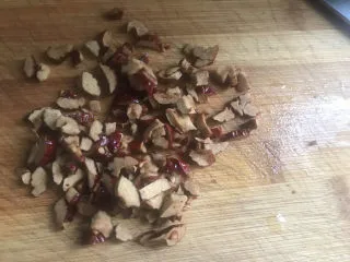 玉米面杯子蛋糕(少油少糖粗粮蛋糕),红枣去核切碎