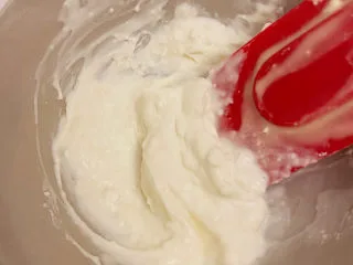 巴斯克芝士蛋糕,搅拌成糊状