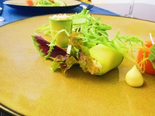 黄花鱼遇上西餐,以后淋橄榄油制作完成，装盘注意角度和盘子的空间。