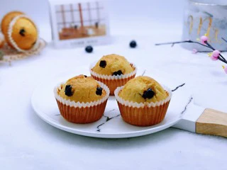 新手入门级～蓝莓椰蓉马芬蛋糕,香喷喷的马芬蛋糕出炉，下午茶必备。