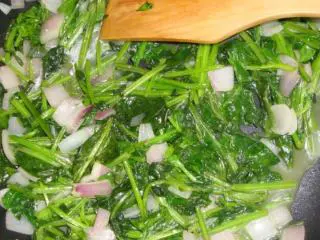 意大利美味——菠菜鸡肉排,填入炒好的菠菜，码上芝士片，合起来