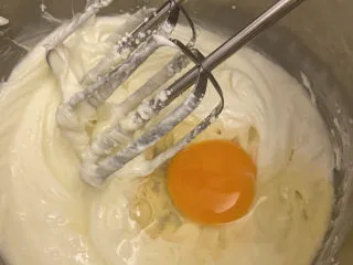 巴斯克芝士蛋糕,加入一个鸡蛋