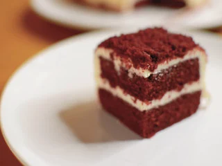 红丝绒蛋糕 无需酪乳 奶酪霜抹面,好吃~~