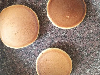 平底锅舒芙蕾,然后开盖,再翻个面继续焖3分钟即可出锅