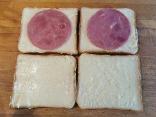 超快手三明治~十分钟就能搞定,铺两片在吐司上