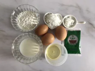圣诞款红丝绒蛋糕,准备好食材