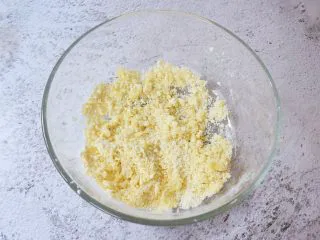 红枣派（雪燕五红丸）,用手搓成沙子状态