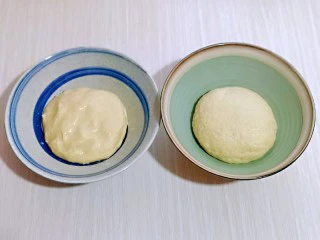 椰香桂花豆沙酥,油皮、油酥完成，盖上盖子或者保鲜膜松弛15分钟。