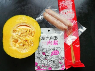 南瓜香肠意面,准备好食材