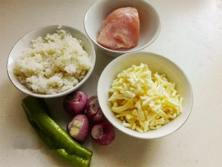 什锦咖喱焗饭,将食材将准备好备用。