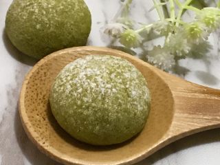 法式抹茶莎布雷酥球,糖粉要用防潮的。