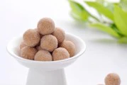 制作美味的山楂糖球（营养美味的手工小食品，让你爱不释口）