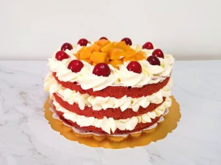 红丝绒水果裸蛋糕,红丝绒水果裸蛋糕做好了。