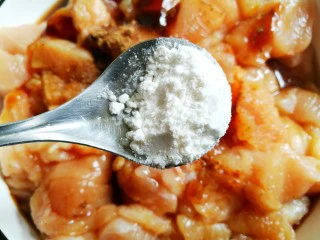 狂甩肯德基几条街的劲爆鸡米花,2勺淀粉。