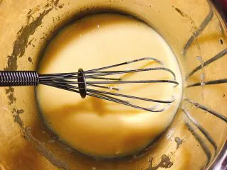 苔藓小杯——抹茶玛芬,混合均匀。 噢差不多可以开烤箱预热180度了。