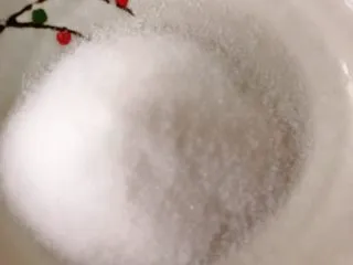 奶油奶酪戚风,这是蛋白部分的糖,我们分3次加入