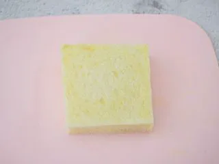 芒果酸奶吐司,再铺上另一片吐司
