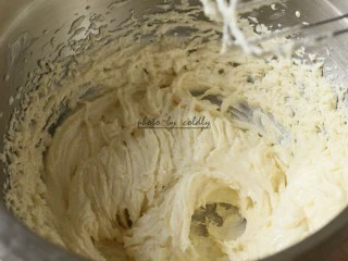 kitty奶酪饼干,用打蛋器搅拌混合,不需要打发