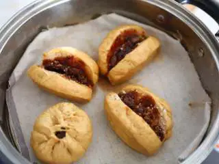 中式点心红糖夹心馒头,十五分钟后美味就开锅啦~手贱的包了个包子(⊙o⊙)不要嘲笑我的褶皱~