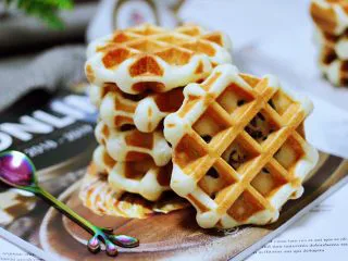 蜜豆酸奶华夫饼,配上一杯咖啡，非常不错。