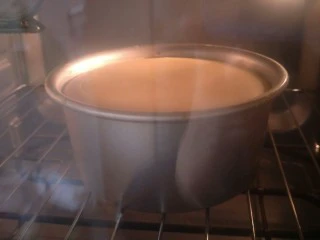 来自冬天的温暖—重芝士布朗尼蛋糕,观察表面烤至淡淡的金色,无流动感,就可以出炉啦。