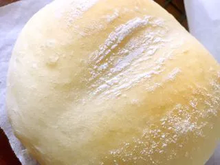 海蒂白面包（白屁股面包）,这个靠在外侧，就要白一点哈