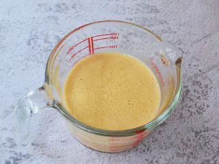 红枣派（雪燕五红丸）,倒入容器中