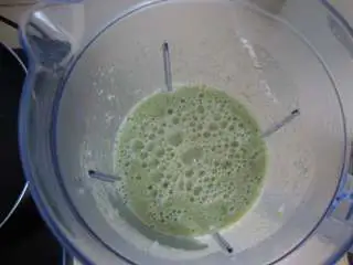 圣诞季：芦笋奶油浓汤,黄油炒熟蔬菜，加适量水打成浆备用